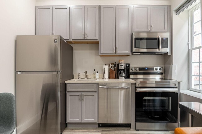 Photo - 701 E St SE Unidad ID1011205P