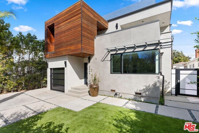 3464 Greenwood Ave