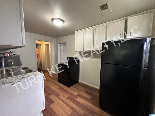 Photo - 2212 20th St N