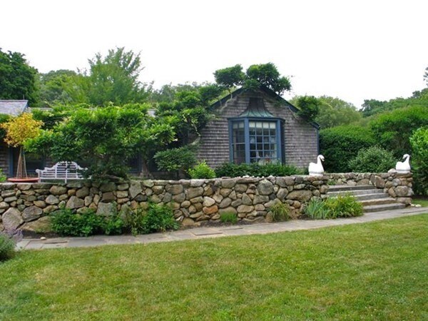 76 School House Ln