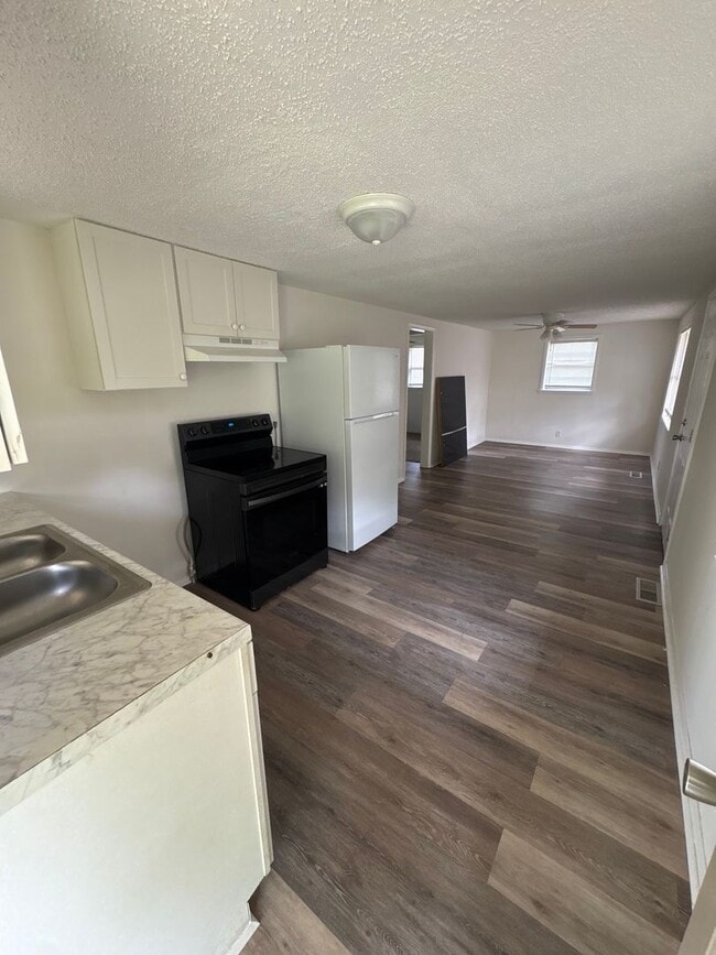 Photo - 110 A St