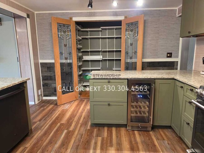 Photo - 1822 Woodlawn Ave NW