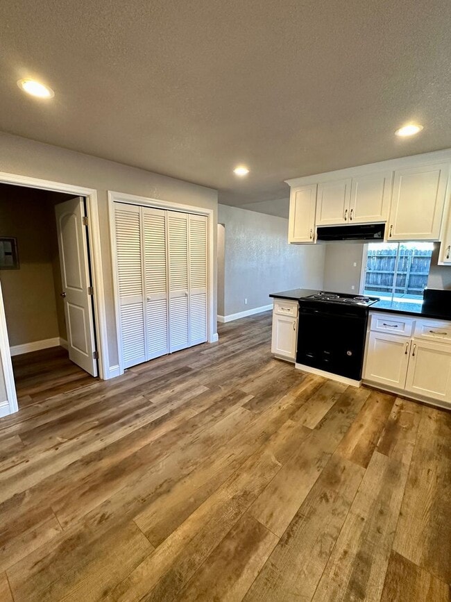 Photo - 912 5th St Unidad B