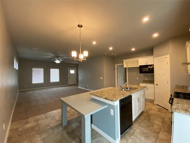 Photo - 809 Lakeview Dr