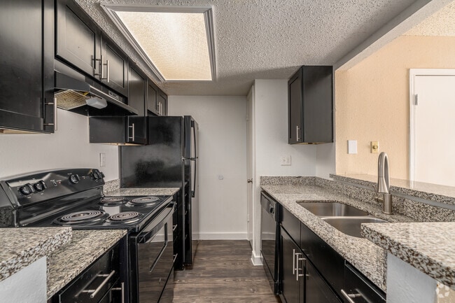 Building Photo - High Point Village