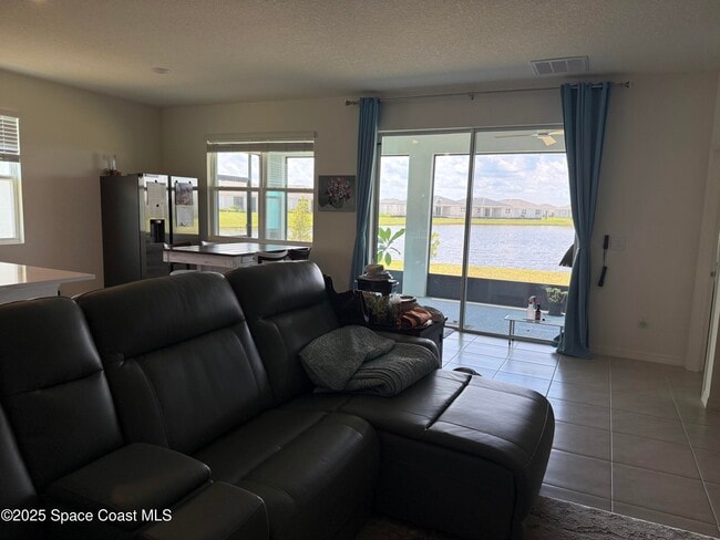 Photo - 1566 Criswell Ln SE