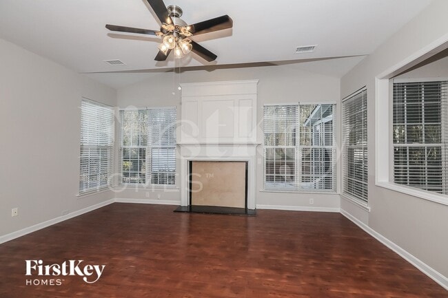 Photo - 6147 Creekview Ct