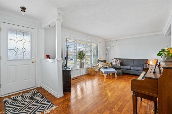 Photo - 90 Rochelle Dr