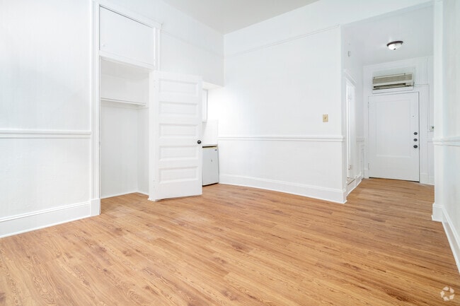 Studio - 258SF - Main Area