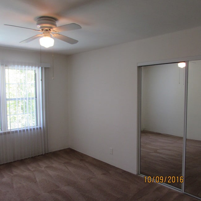 Fotografía del edificio - 1149 E Carson St Unidad 9