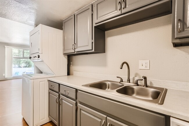 Photo - NShields632 (KC-LN)