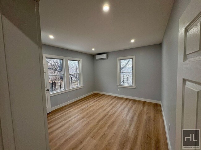 Photo - Belknap Ave, Yonkers Unit 2