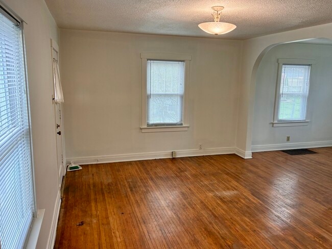 Photo - 254 Edward St