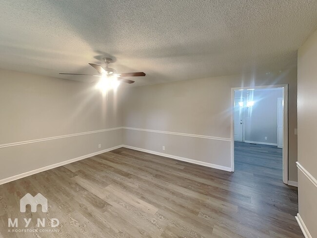 Photo - 907 Briar Ct