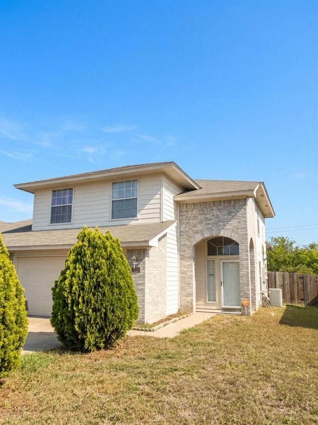 Building Photo - 1312 Saddle Dr
