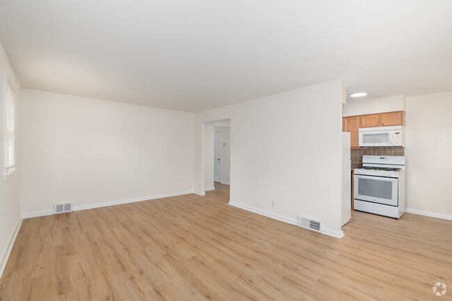 1BR, 1BA - 850SF - Living Room