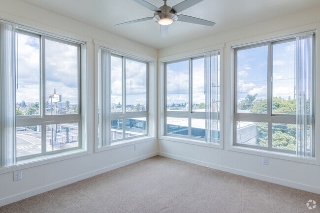 2 BR, 1 BA