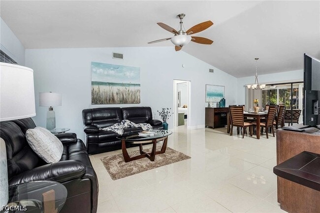 Photo - 618 Archer Pkwy W