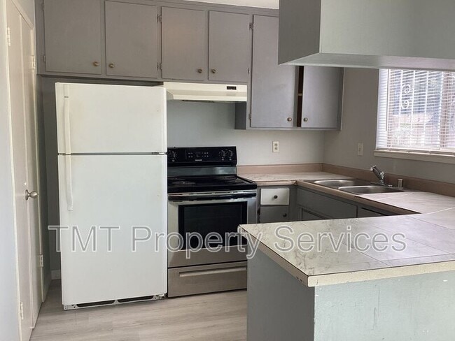 Building Photo - 8611 Acapulco Way