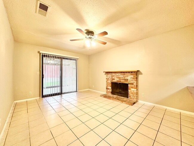 Photo - Beautiful 3 bedroom 2 bathroom Sacramento !