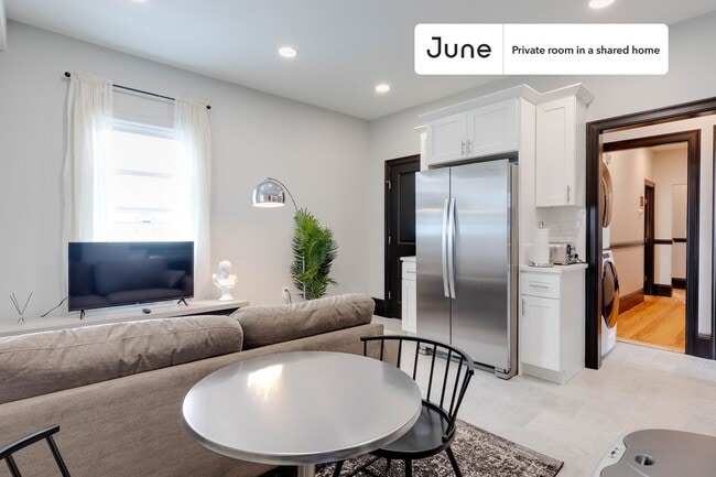 Room in Shared 4 bed/1.5 bath home in South Boston