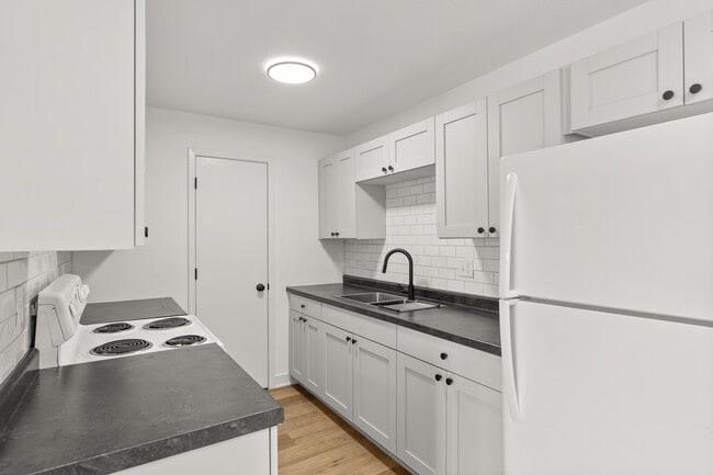 Photo - Crossroad Apartments