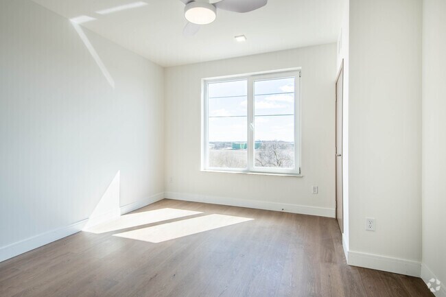 1BR, 1BA - 809SF
