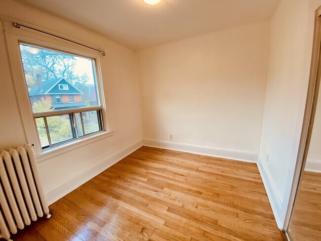 Photo - 20-20 Triller Ave Unit 4