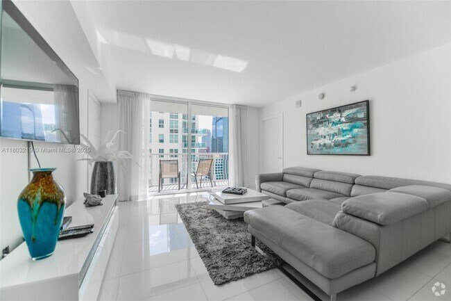 Building Photo - 1200 Brickell Bay Dr Unit 2315 Rental