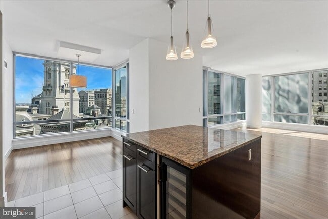 Building Photo - 1414 S Penn Square Unit 18B Rental