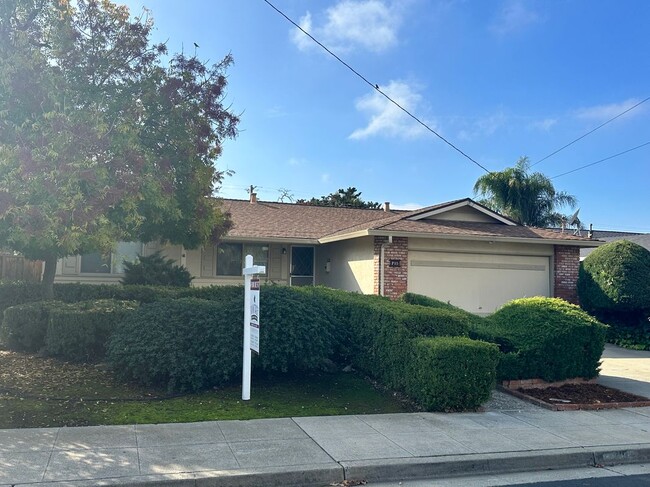 Photo - 715 Caliente Ave