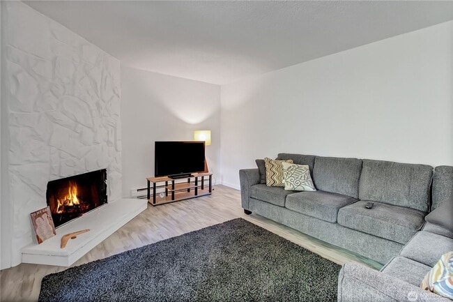 Photo - 419 S 325th Pl