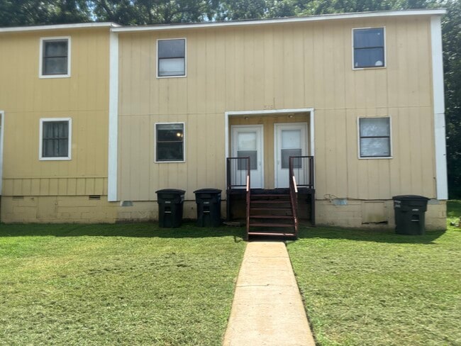 Building Photo - 319 S Bailey St Rental