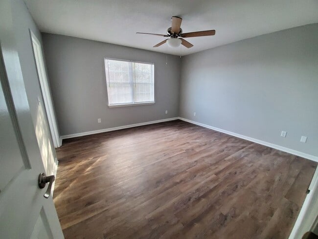 Photo - 453 Brannen Dr