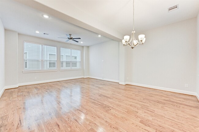 Photo - 705 Link Rd