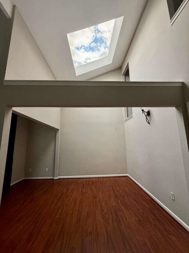 Photo - 9353 Westwood Village Dr Unidad 42