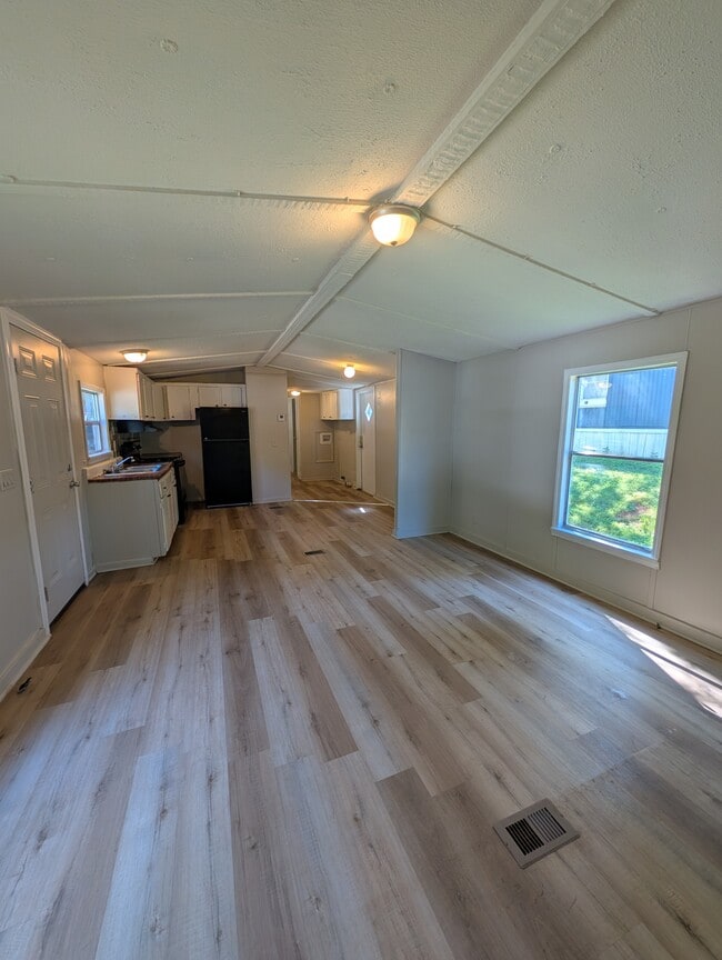 Photo - 412 McElhaney Rd