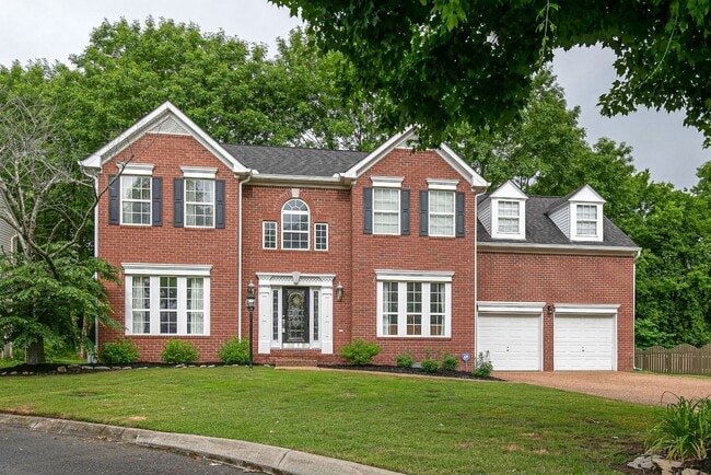 Building Photo - 4 bed, 2.5 bath w/ 2 Car Garage, Franklin School District