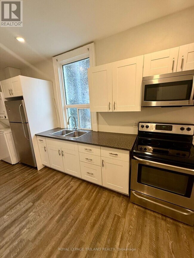 Photo - 434 Dufferin Ave Unit 4A