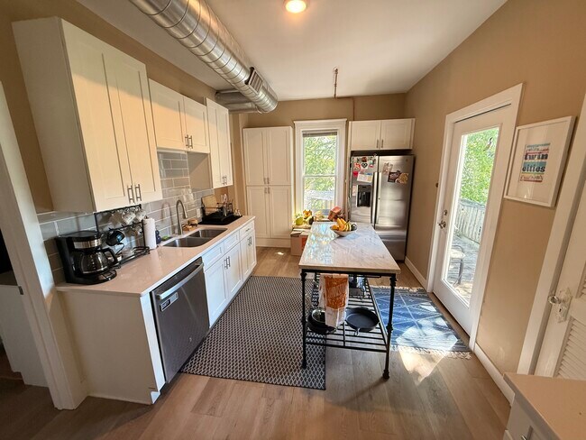Kitchen - 1327 Jefferson St NE House Unit 2