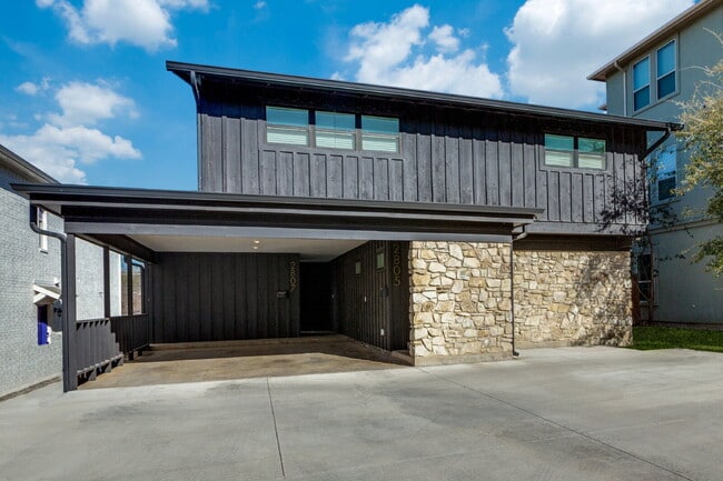 Photo - Great 2 bedroom upstairs unit - Available Summer 2026