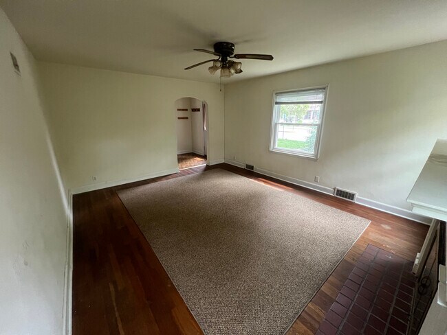 1123 Main St