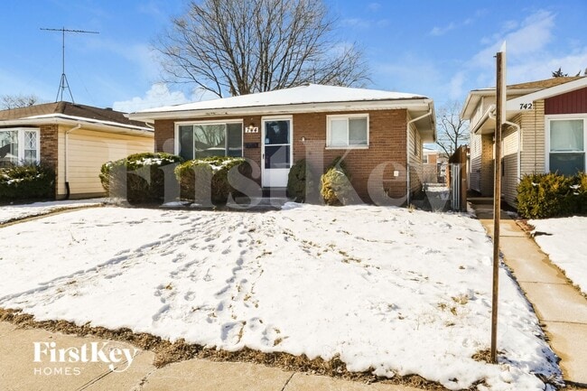 Photo - 744 Newell Ave