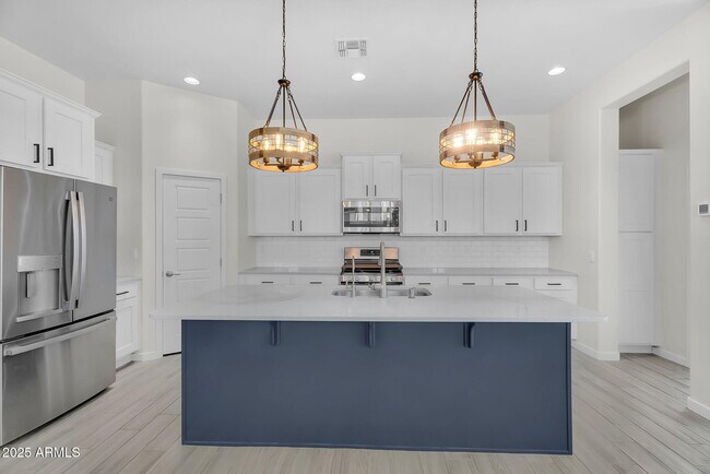 Photo - 2716 S Chatsworth