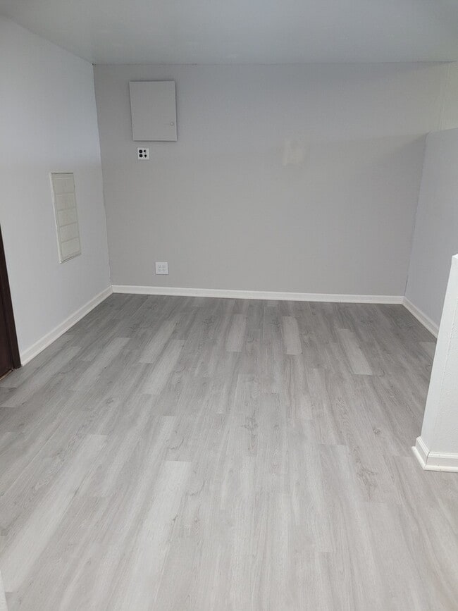 Building Photo - 921 1st St Rental