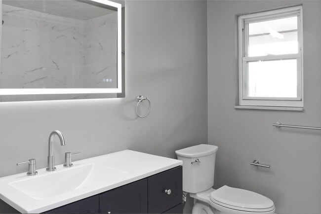 Bathroom - 191 N Beverwyck Rd Unit 10