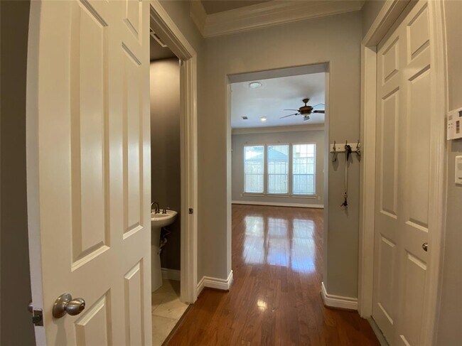 Photo - 2607 Cheshire Oaks Dr