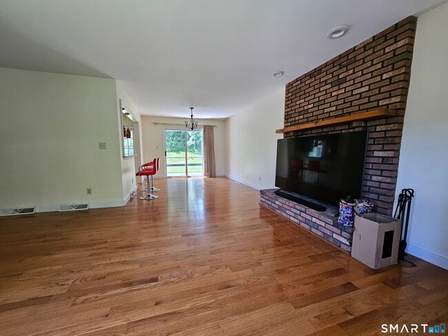 172 Country Hills Rd