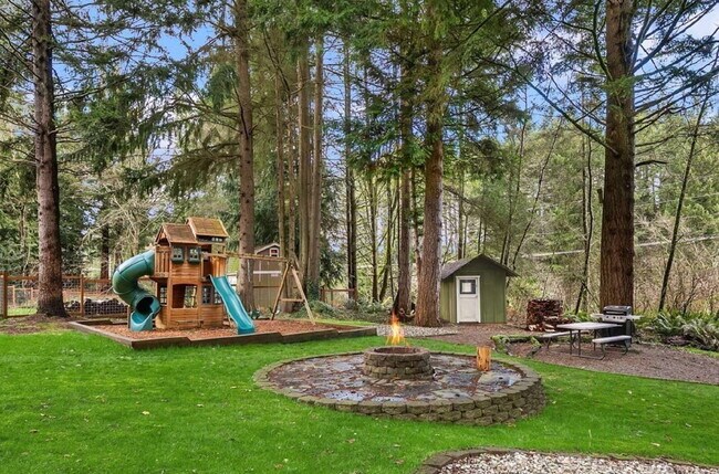 Photo - Charming Lynnwood/Bothell area Home For Rent with large 1/2 acre lot Available Now!