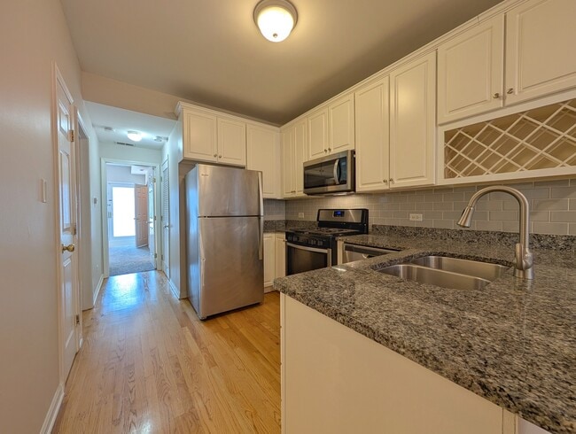 Photo - 1547 W Walton St Unit 1